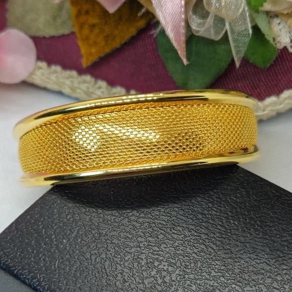 Vintage Gold Plated Simple Mesh Cuff Bracelet Everyday Designer Style Bracelet - Picture 4 of 6